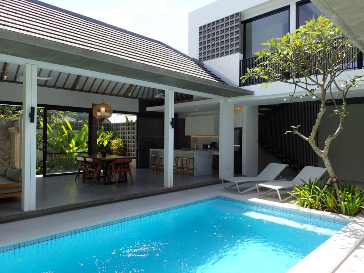 Hujan Seminyak (Bali)